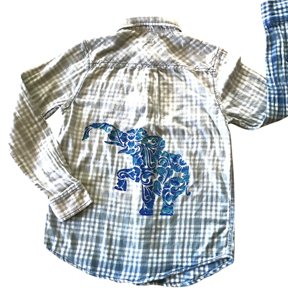Upcycled Bleached Flannel Shirt Hand Painted Elephant Top Green Blue Medium - Picture 8 of 10